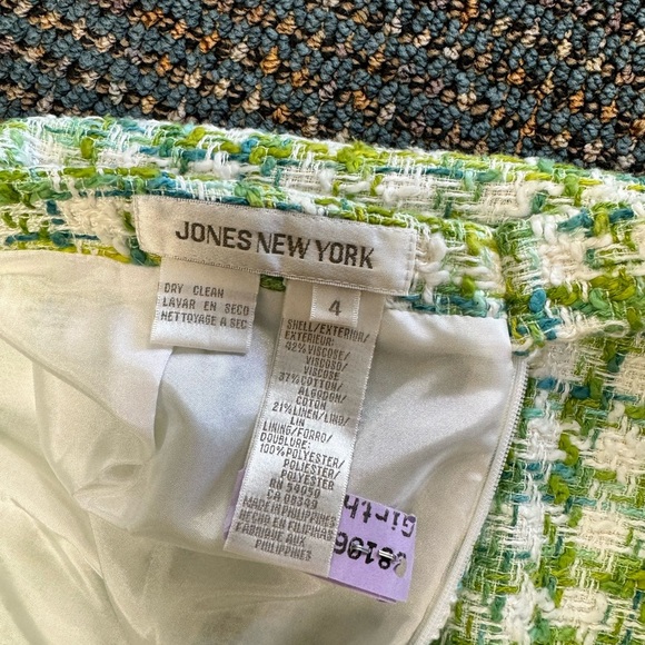 Green and White Tweed Skirt - Picture 3 of 3